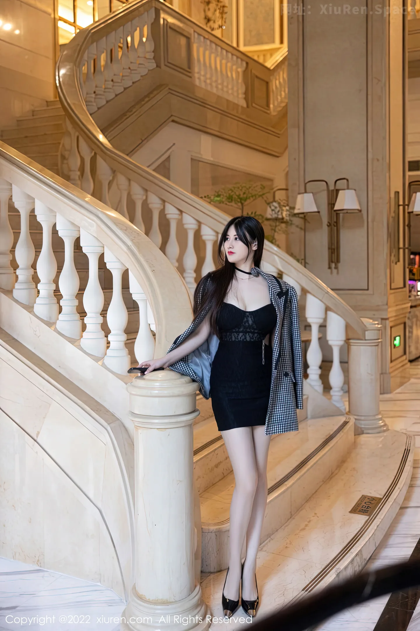 图片[3]-[XiuRen秀人网]2022.12.23 VOL.6039 就是阿朱啊 黑色透视情趣内衣加黑丝美腿性感私房写真集-秀人网官方网站